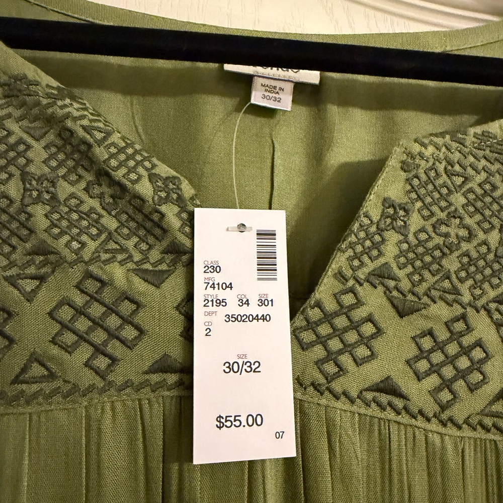 Avenue Women’s Top - Picture 2 of 8